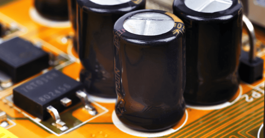 Capacitor montado en una tarjeta