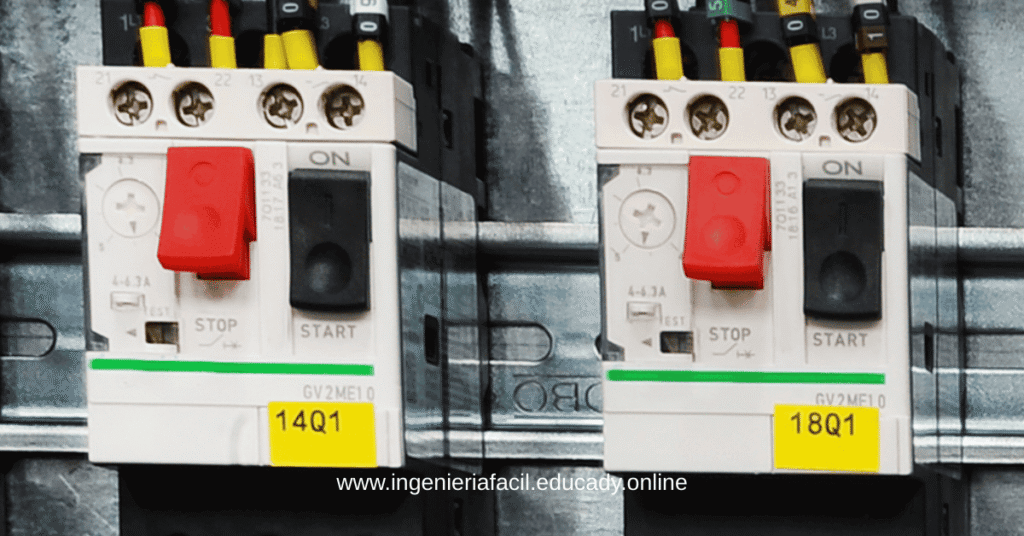 Guardamotores trifásicos montados en un tablero eléctrico